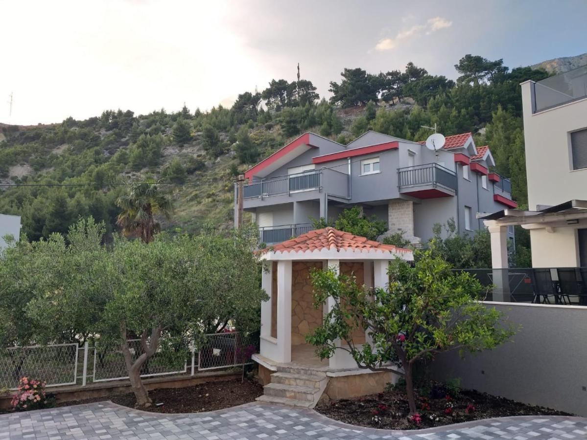 Charming Duce * Omis